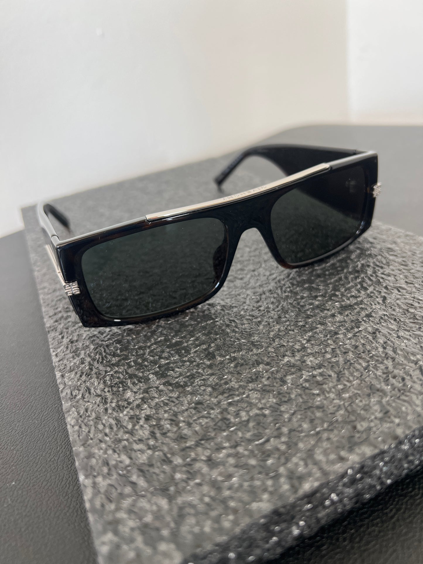 Givenchy GV40011I Sunglasses
