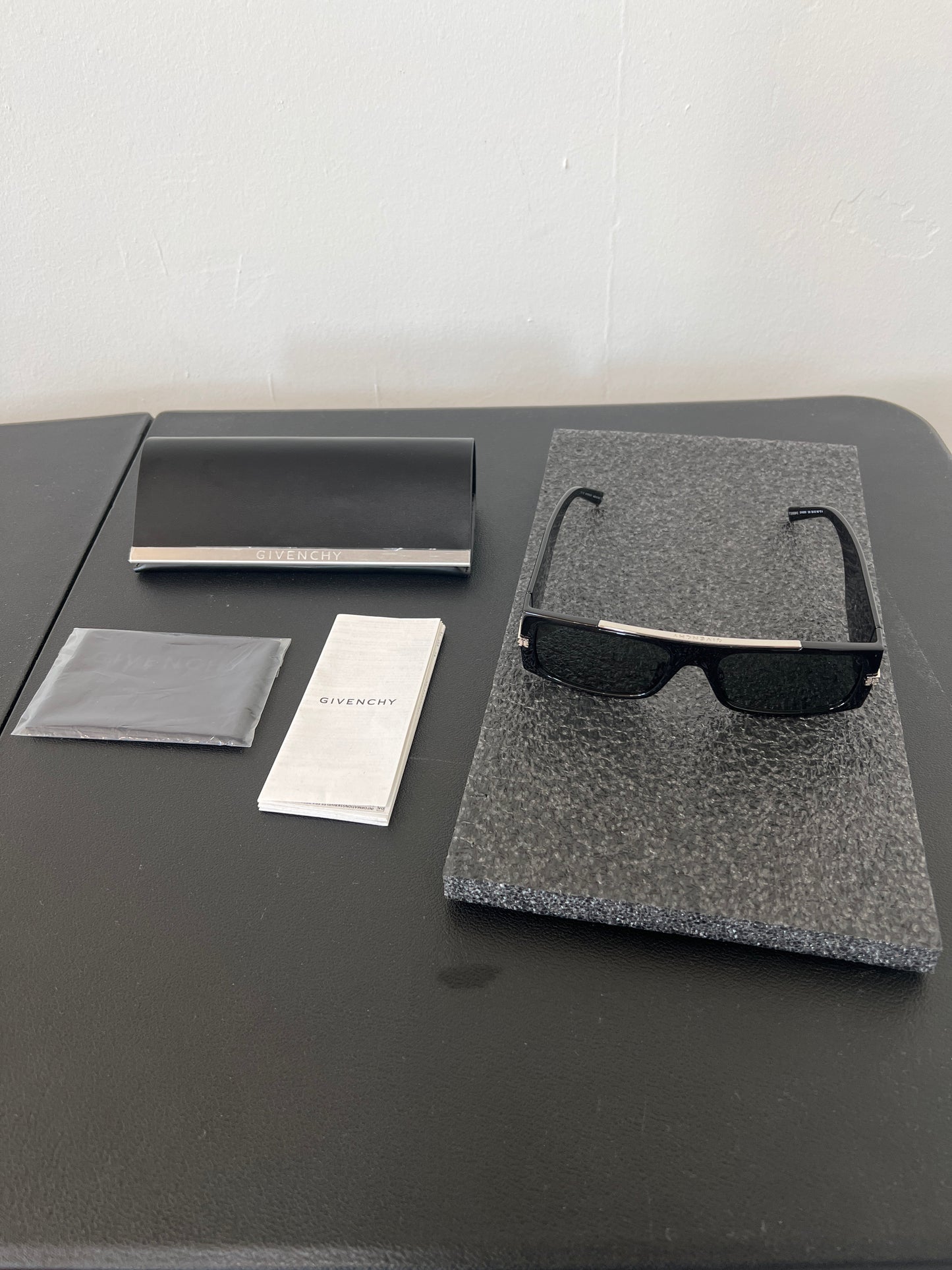 Givenchy GV40011I Sunglasses